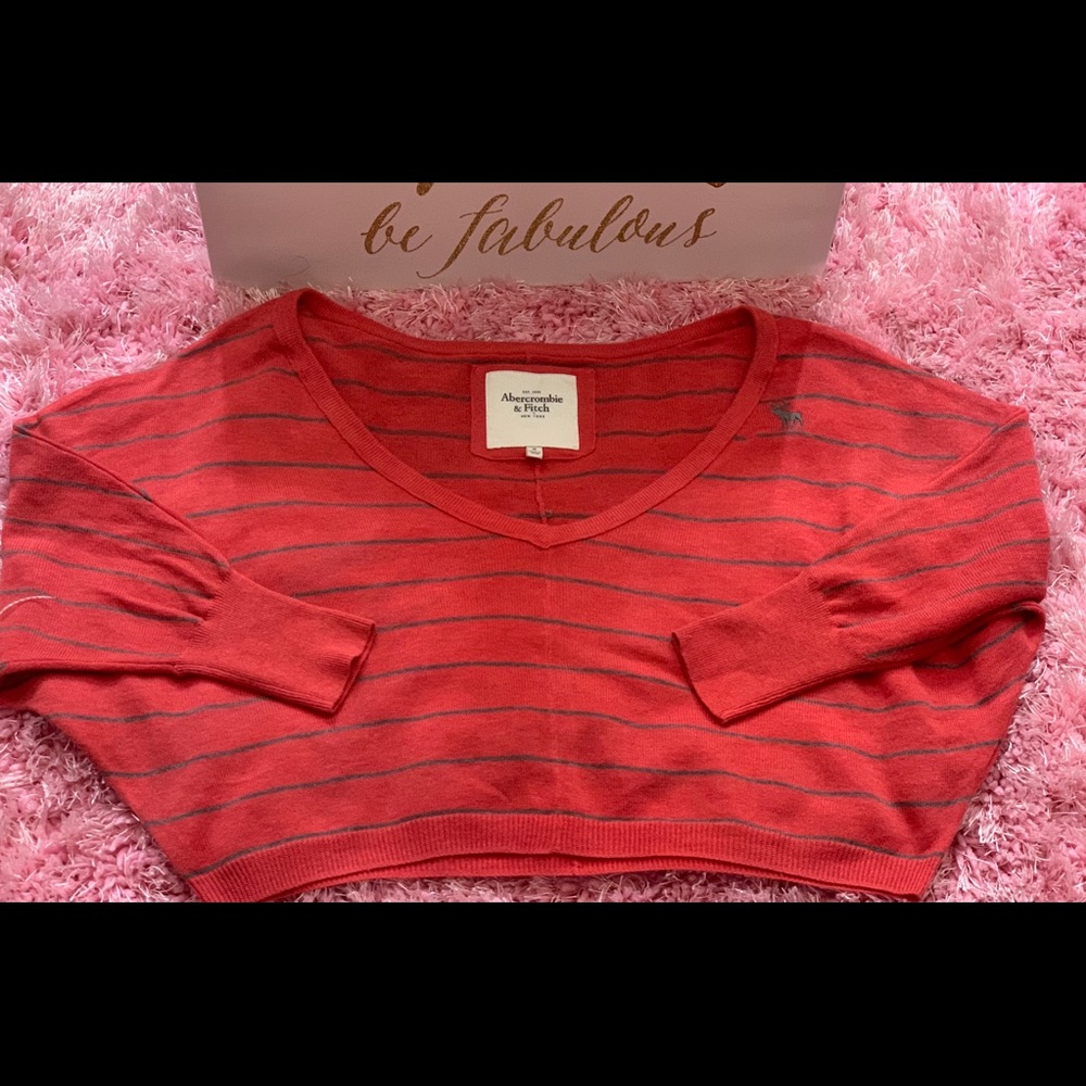 4/$30 Abercrombie and Fitch crop Sweater Medium